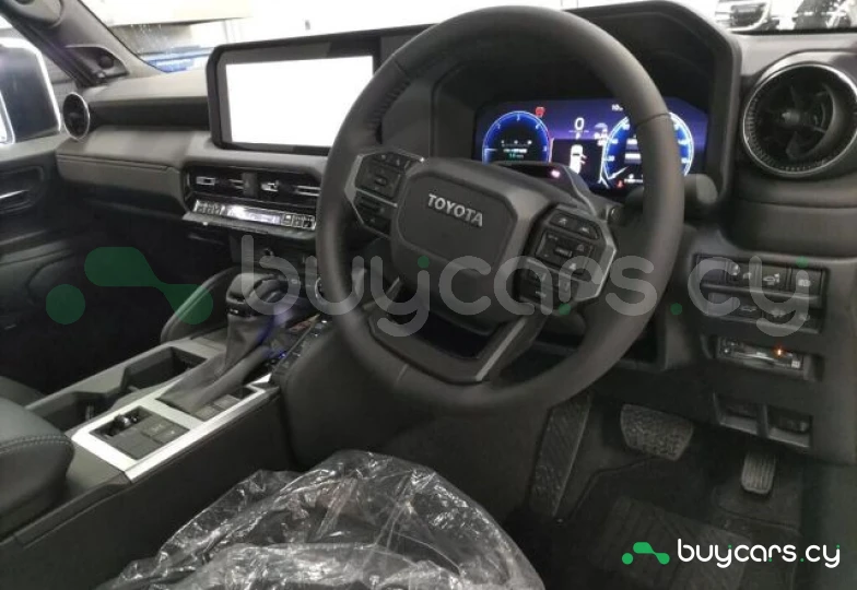 Toyota Land Cruiser 250 Белый