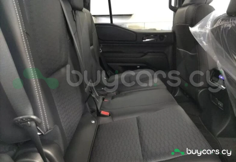 Toyota Land Cruiser 250 Белый