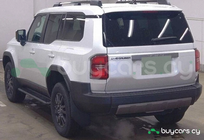 Toyota Land Cruiser 250 Белый