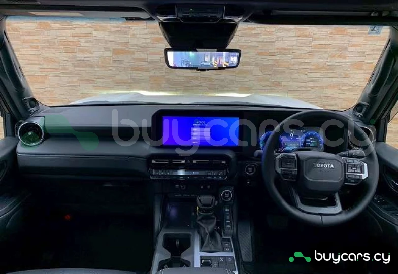 Toyota Land Cruiser 250 Белый