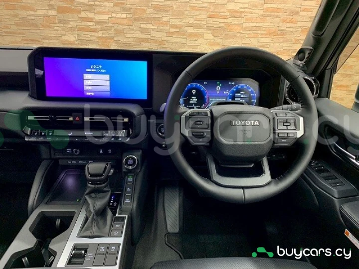 Toyota Land Cruiser 250 Белый