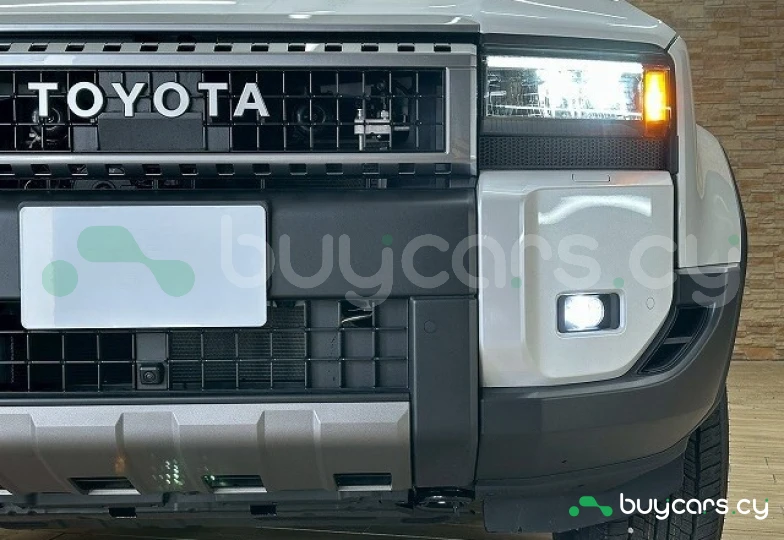 Toyota Land Cruiser 250 Белый