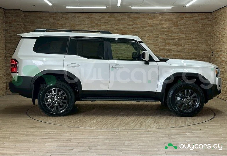 Toyota Land Cruiser 250 Белый