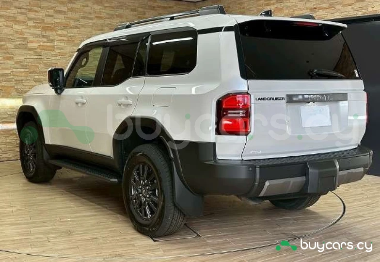 Toyota Land Cruiser 250 Белый