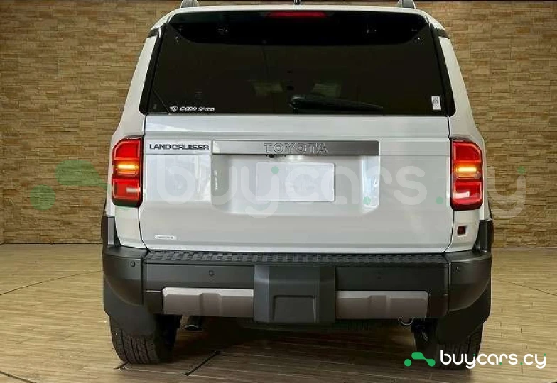 Toyota Land Cruiser 250 Белый