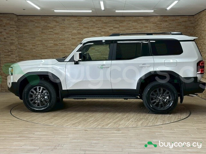 Toyota Land Cruiser 250 Белый