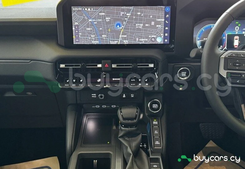 Toyota Land Cruiser 250 Белый