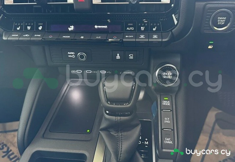 Toyota Land Cruiser 250 Белый