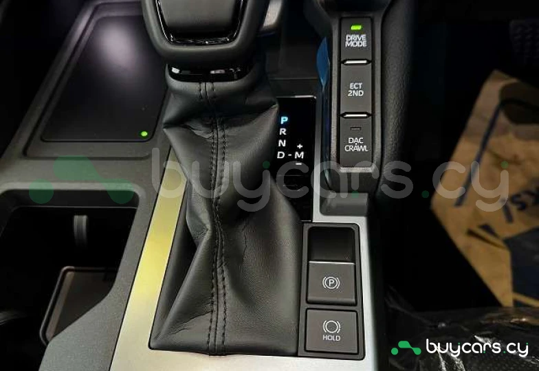 Toyota Land Cruiser 250 Белый