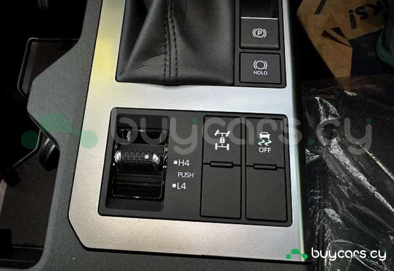 Toyota Land Cruiser 250 Белый