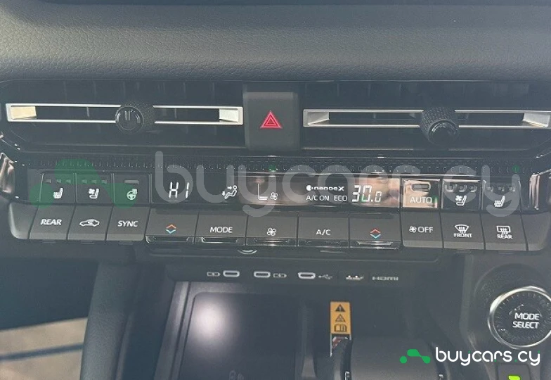 Toyota Land Cruiser 250 Белый