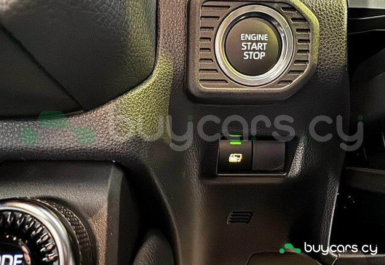 Toyota Land Cruiser 250 Белый