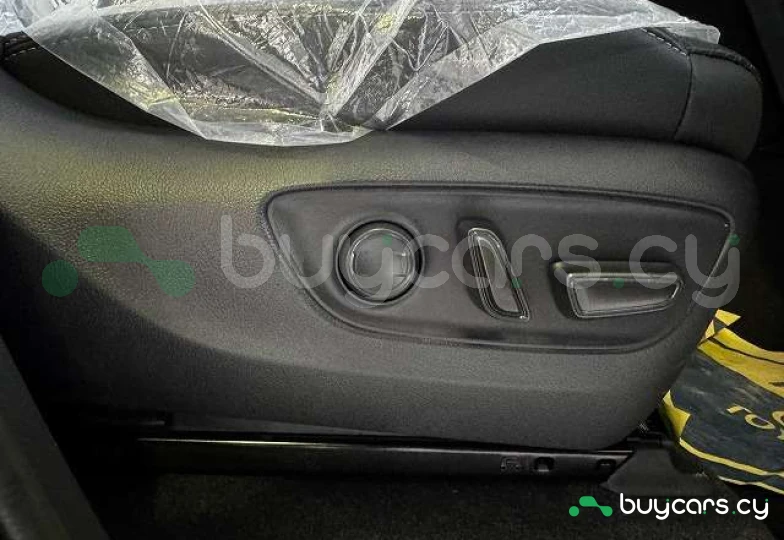 Toyota Land Cruiser 250 Белый