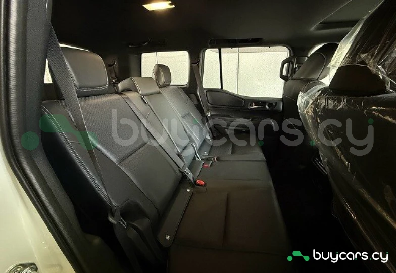 Toyota Land Cruiser 250 Белый