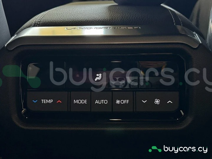 Toyota Land Cruiser 250 Белый