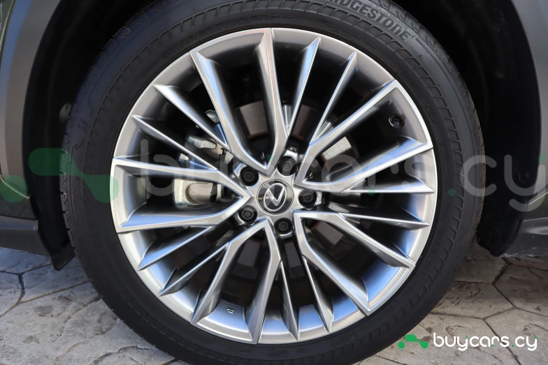 Lexus NX Зеленый