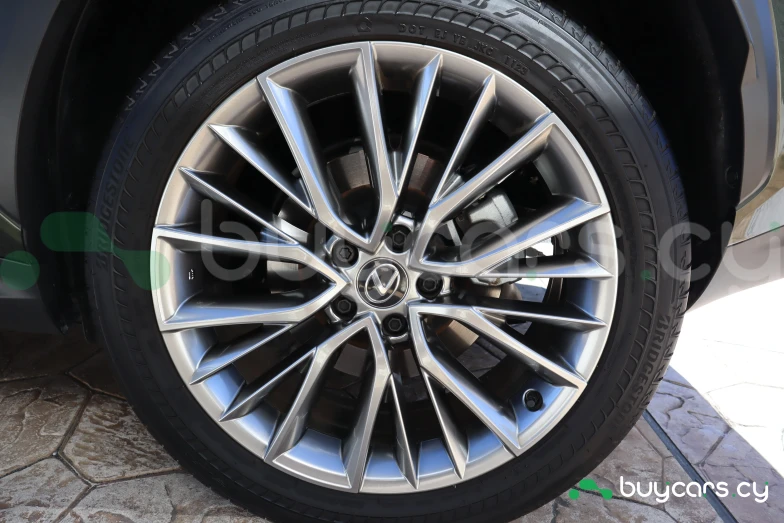 Lexus NX Зеленый