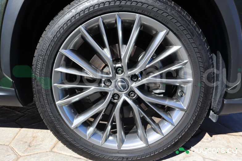 Lexus NX Зеленый