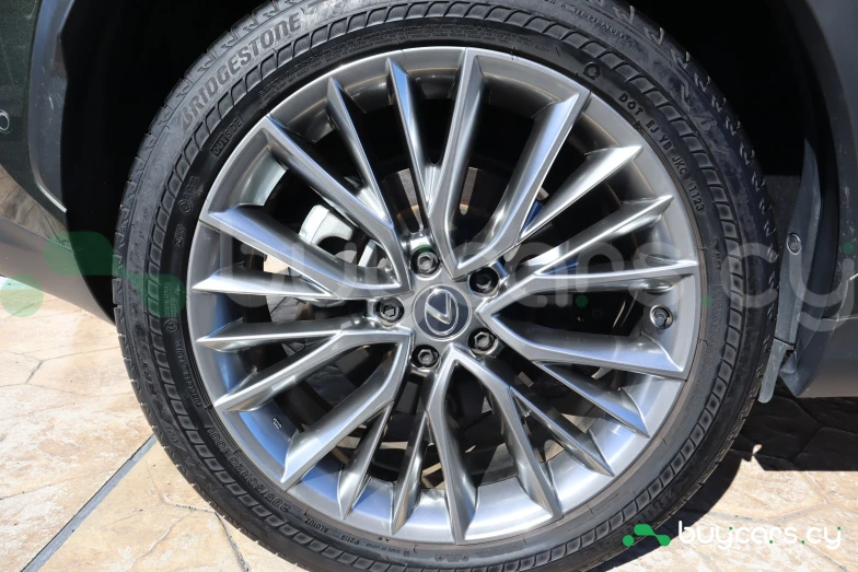 Lexus NX Зеленый