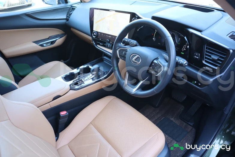 Lexus NX Зеленый