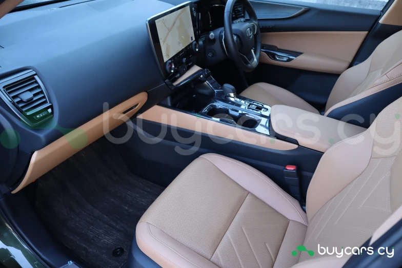 Lexus NX Зеленый