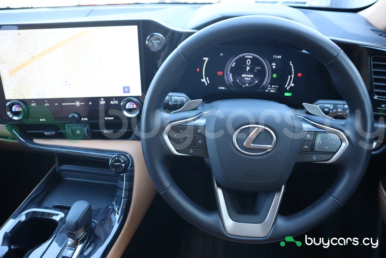 Lexus NX Зеленый