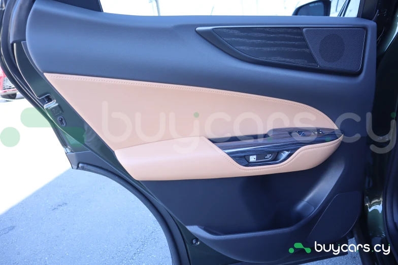 Lexus NX Зеленый