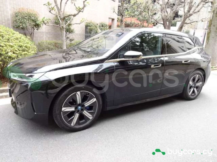 BMW iX Черный