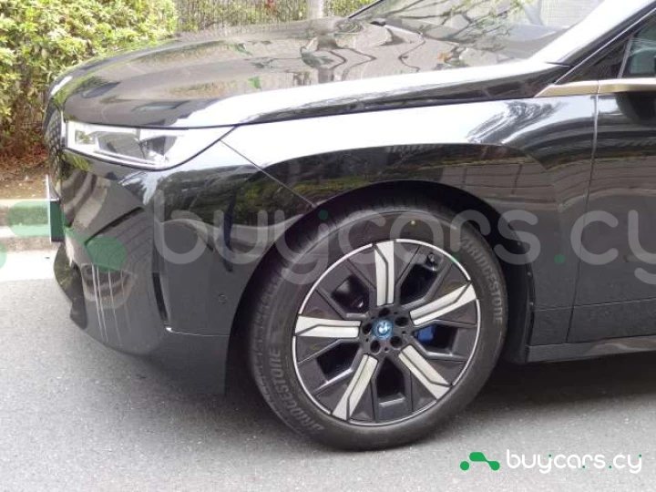 BMW iX Черный