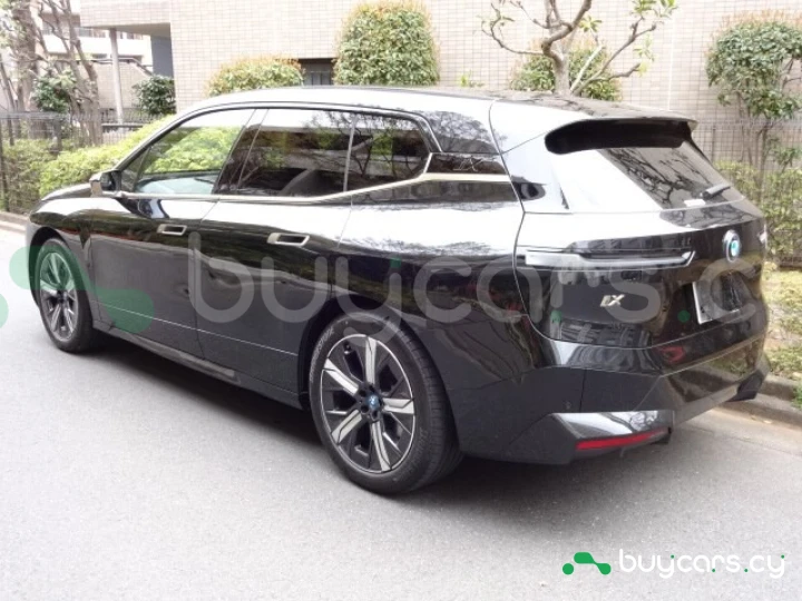 BMW iX Черный