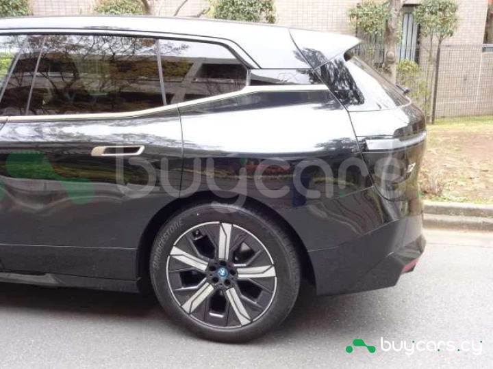 BMW iX Черный