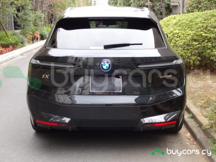 BMW iX Черный