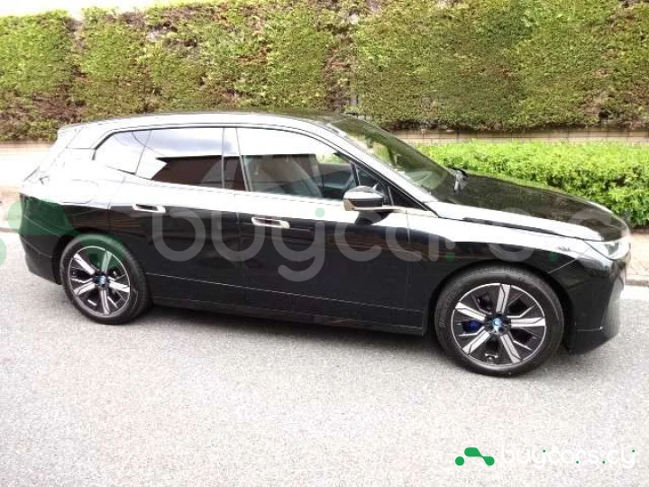 BMW iX Черный