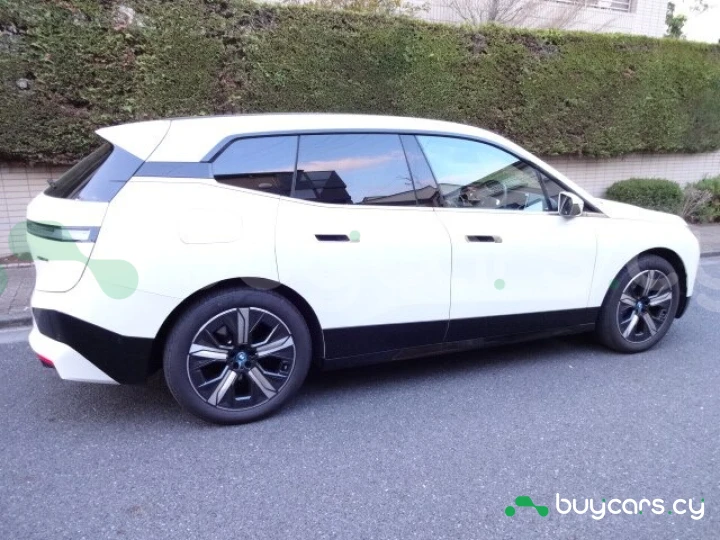 BMW iX White