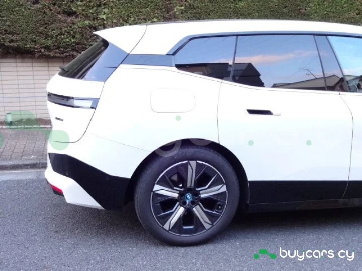 BMW iX White