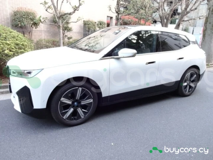BMW iX White