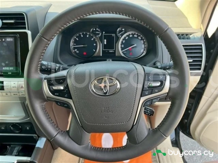Toyota Land Cruiser Prado Черный
