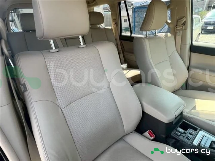 Toyota Land Cruiser Prado Черный