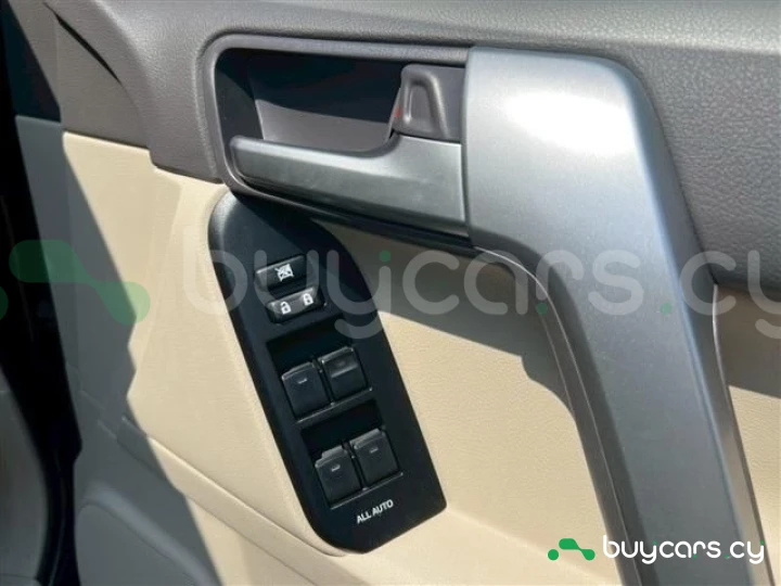 Toyota Land Cruiser Prado Черный