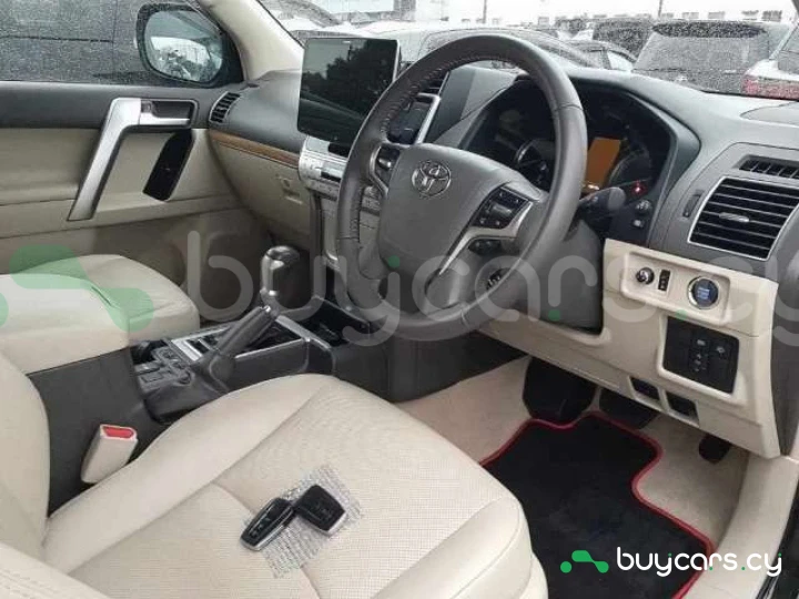 Toyota Land Cruiser Prado Черный