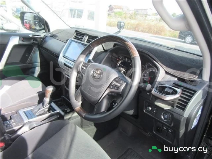 Toyota Land Cruiser Prado Черный