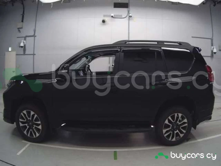Toyota Land Cruiser Prado Черный