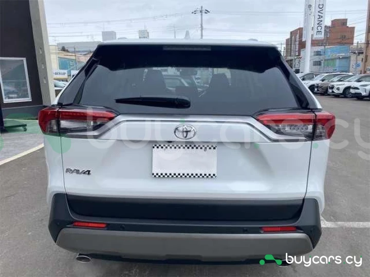 Toyota RAV4 Белый