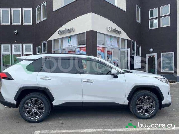 Toyota RAV4 Белый