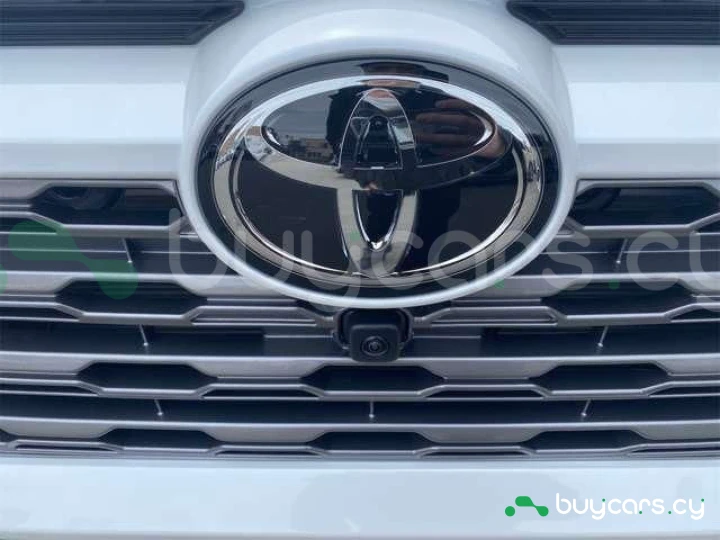 Toyota RAV4 Белый