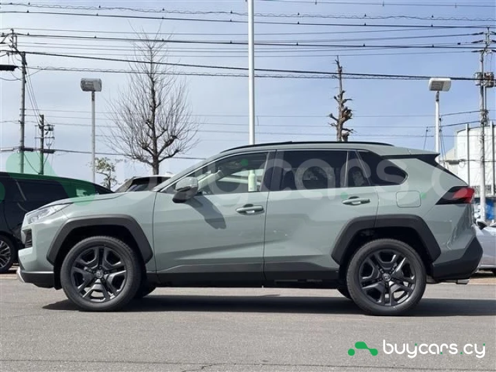 Toyota RAV4 Зеленый