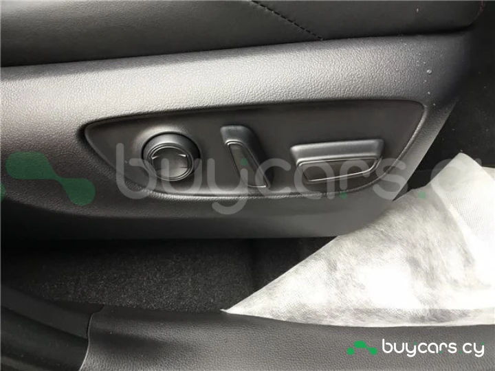 Toyota RAV4 Черный