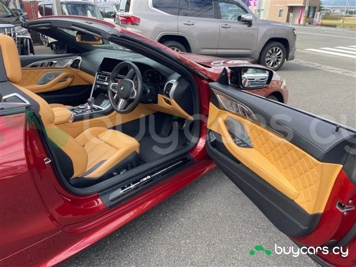 BMW M8 Красный