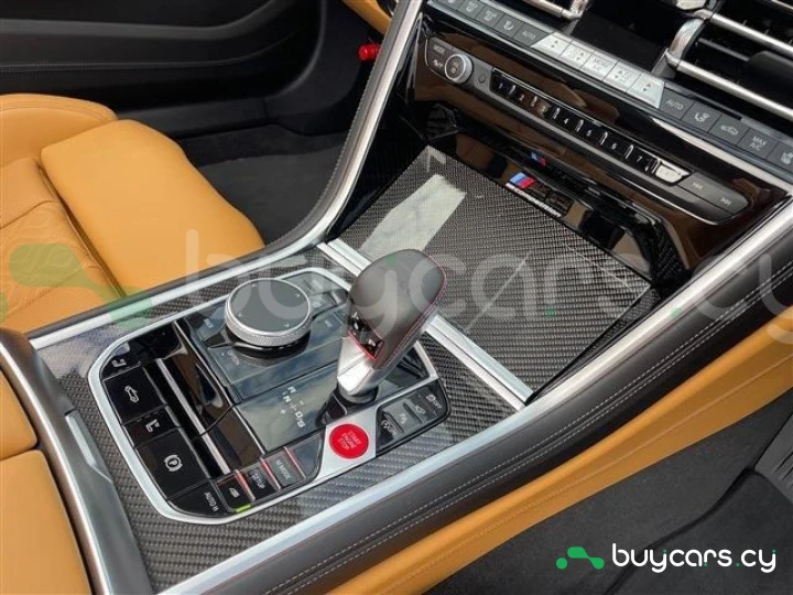 BMW M8 Красный