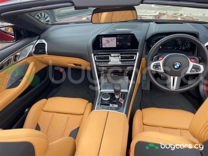 BMW M8 Красный
